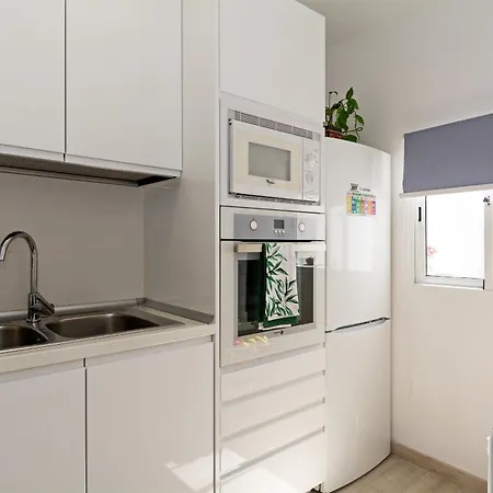 2br Terrace - 9 Min Walk To The Beach Holiday home