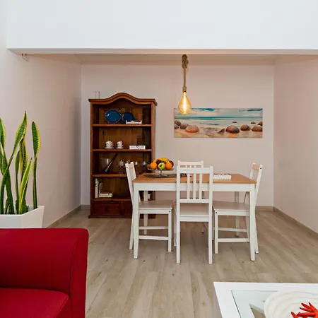 2br Terrace - 9 Min Walk To The Beach Holiday home *