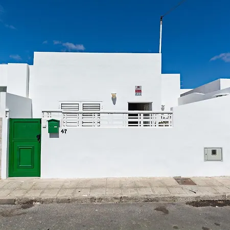 Σπίτι διακοπών 2br Terrace - 9 Min Walk To The Beach *