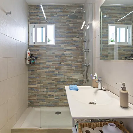 2br Terrace - 9 Min Walk To The Beach