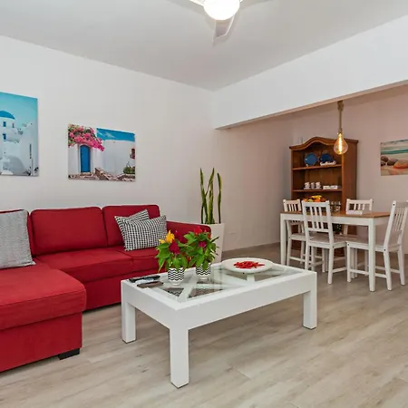 Сasa de vacaciones 2br Terrace - 9 Min Walk To The Beach