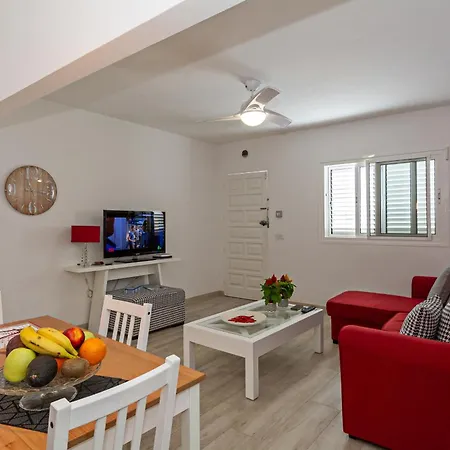 2br Terrace - 9 Min Walk To The Beach Сasa de vacaciones *