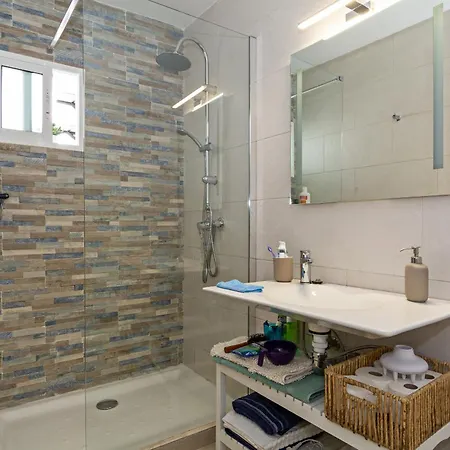 Semesterbostad 2br Terrace - 9 Min Walk To The Beach *